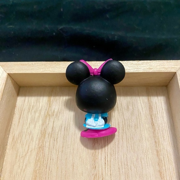 Series 9 Doorables - Minnie Mouse - Picture 2 of 2